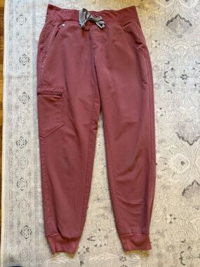 Figs women’s Mauve Zamora Petite Jogger Scrub Pants